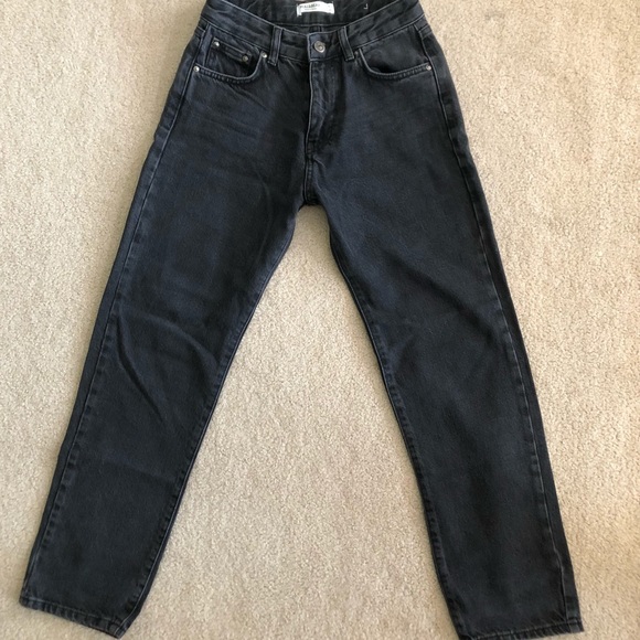 Pull&Bear regular mom jeans in black. Size US 0. - Picture 5 of 10